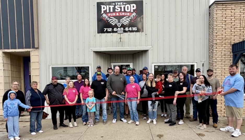 The Pit Stop Pub & Grub ribbon cutting. 